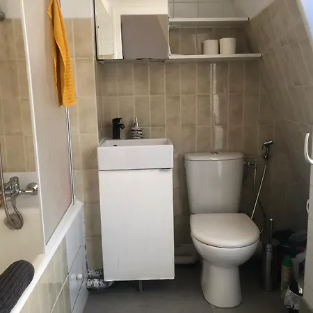 2 Pieces Sous Les Toits 6 Personnes Calme Lumineux Equipe Apartment Paris