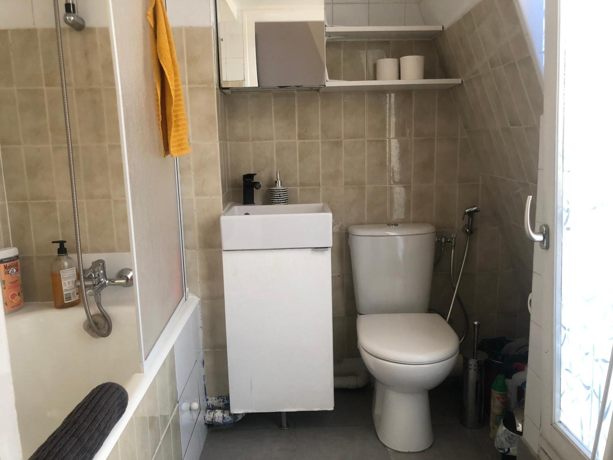 2 Pieces Sous Les Toits 6 Personnes Calme Lumineux Equipe Appartamento Parigi